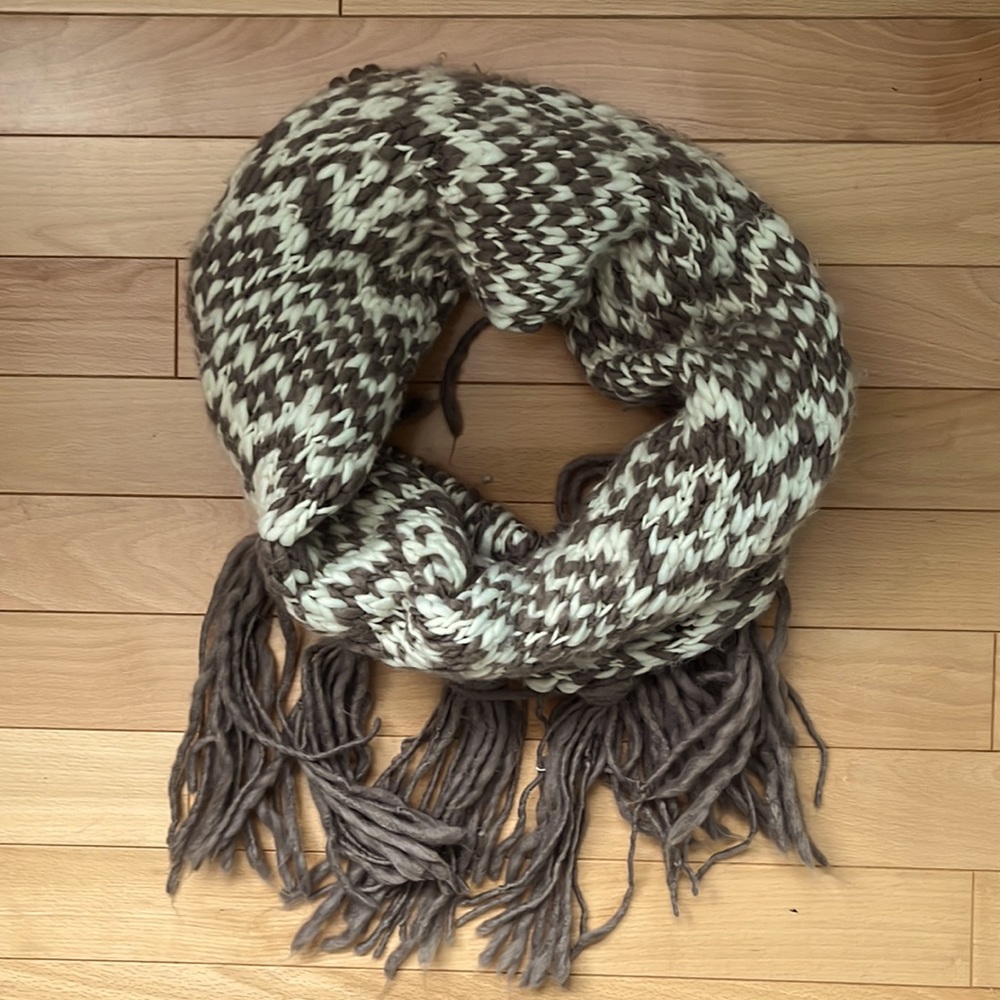 💥2/$30 Soft Fringes Infinity Scarf GUC